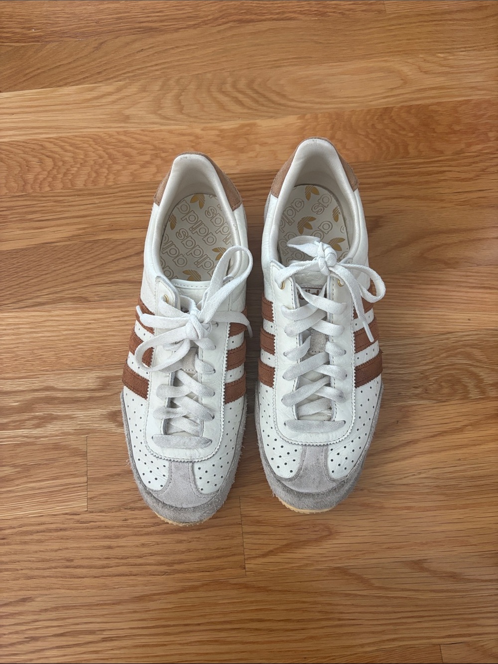 adidas Women's White and Brown Classic Low-Top Sneakers